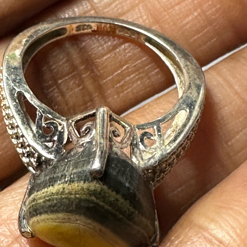 This Ring Features A Bumblebee Jasper Stone Set I… - image 6